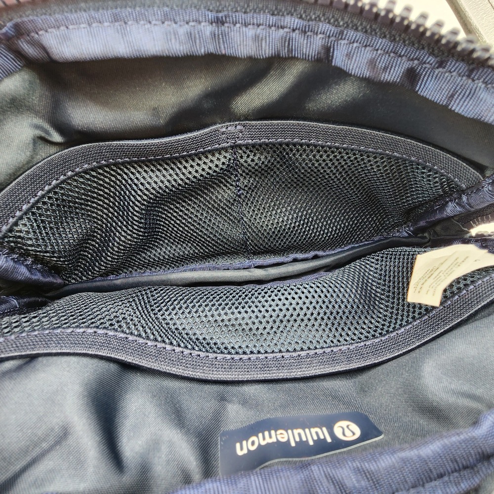 Lululemon x Peloton Everywhere Belt Bag 1L True Navy Adjustable Strap NEW w/ Tag - Picture 15 of 15